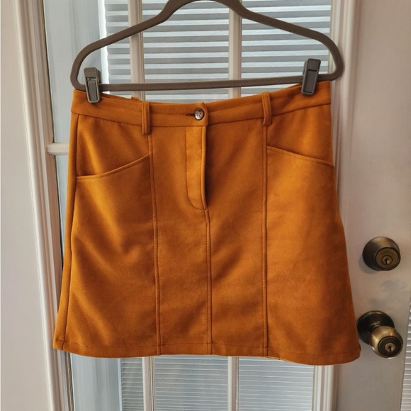 Suede Mustard Mini 💫 - Picture 2 of 5